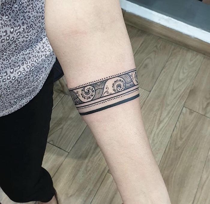 Wrist Charm Bracelet Tattoo | Wrist bracelet tattoo, Wrist tattoos for  women, Cuff tattoo