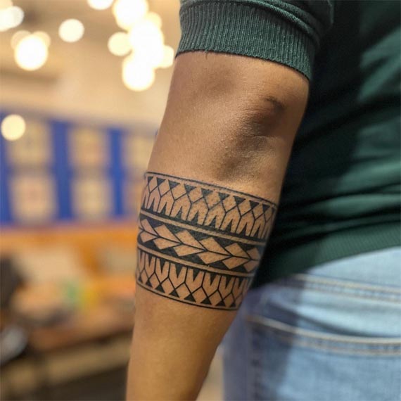 polynesian patterns tribal motifs armband tattoo male forearm