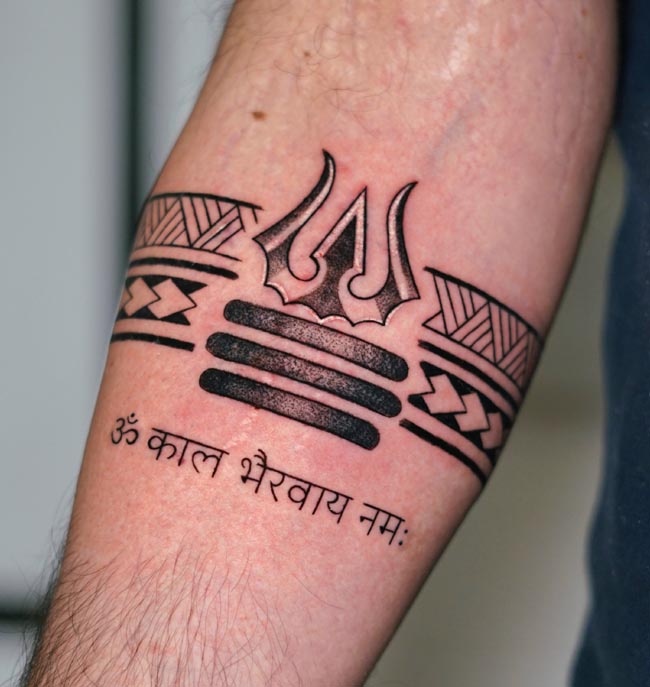trishul tripundra shiva lingam sanskrit mantra om kaal bhairavaya namah armband tattoo male forearm