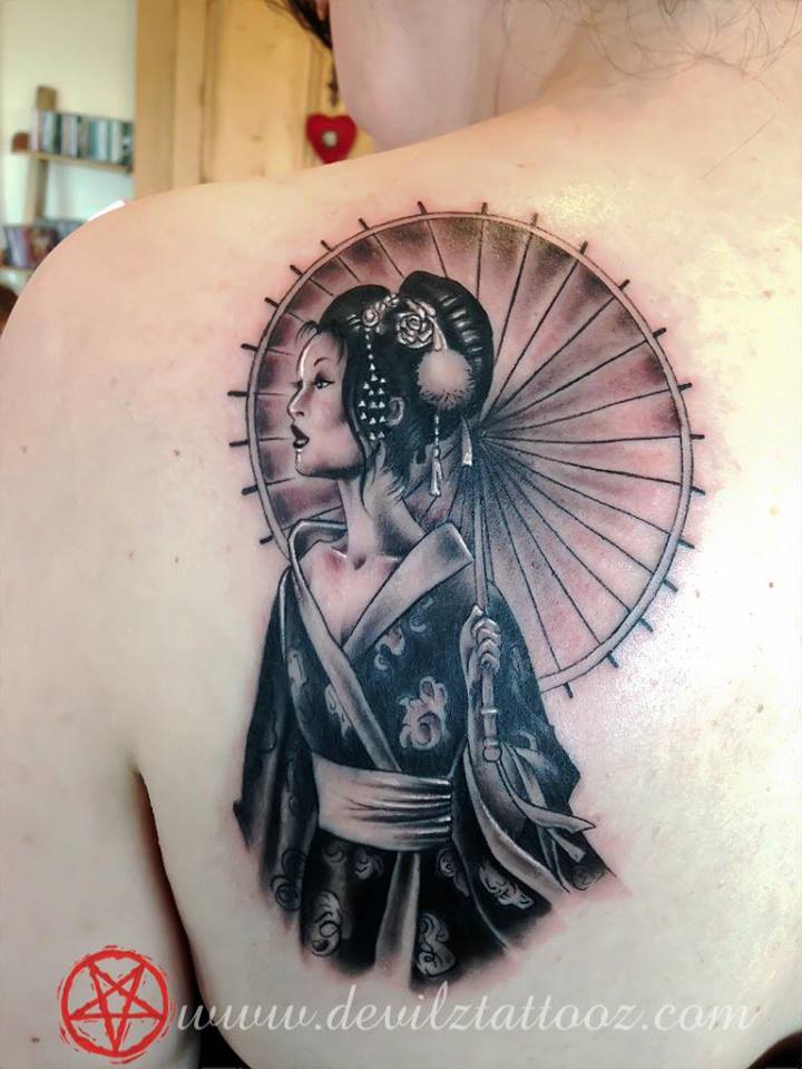 geisha tattoo japanese on back shoulder