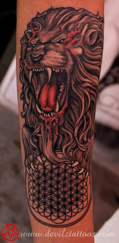 lion tattoo design on hand