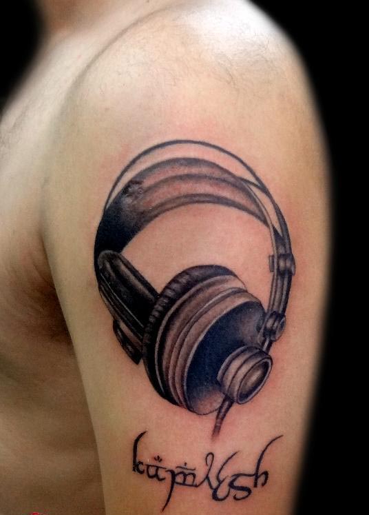 realistic tattoo headphone