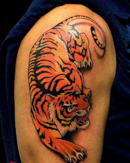 tiger colored 3d tattoo on bicep